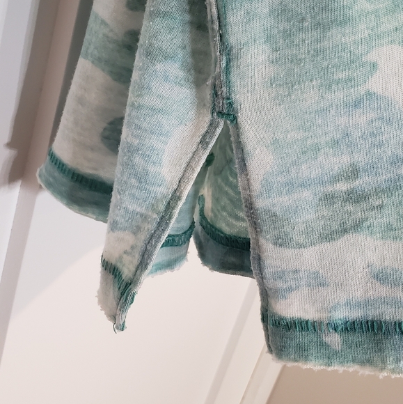 Free People Tourist T Shirt Green Camo Print Short Sleeve Size Medium - Picture 8 of 12